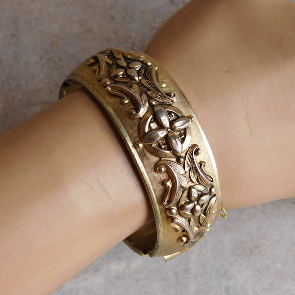 Vintage Pegasus Coro Hinged Bangle Bracelet - 1940s - Goldtone Metal - Retro Victorian Style - Wide Chunky Mid-Century - Free US Shipping