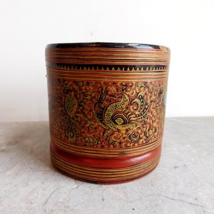 Vintage to Antique Burmese Lacquer Betel Nut Box - Very Small Personal Size - 3 x 3 x 3 Inches - Papier Mache Round Trinket Box Hand Painted