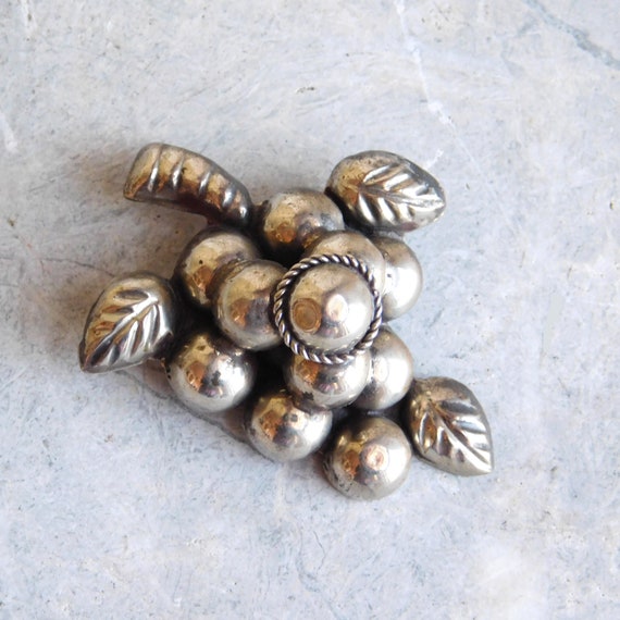 Vintage Mexican Silver Grapes Pin Brooch Pre 1948… - image 1