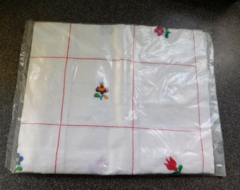 刺繍入りホワイトテーブルクロスとナプキンセット il_340x270.2996469257_c9ot.jpg