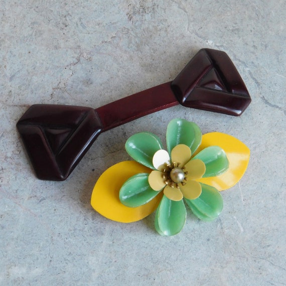 Vintage Pair of Celluloid Brooches - Early Plasti… - image 2