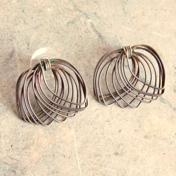 Vintage Lot of 2 Pair Silver Metal Earrings - 1 P… - image 5