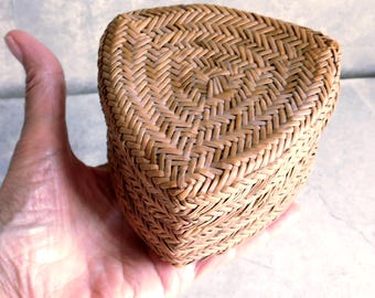Vintage Finely Woven Old Sweetgrass Trinket Basket - Triangular with Lid - Folk Art Primitive - Natural Colors - Free US Shipping