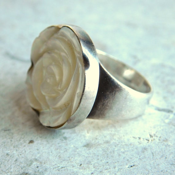 Vintage 950 Sterling Silver Carved Mother of Pearl Rose Ring Artisan Made Flower Floral Ring Chunky Silver Ring Shipping