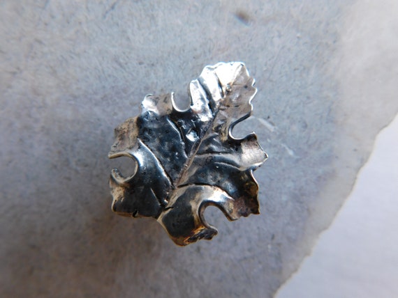 Vintage Sterling Silver Oak Leaf Earrings - Hidde… - image 6