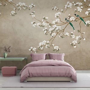 Elegante carta da parati murale con fiori di ciliegio, beige, staccabile e attaccabile, decorazione murale in tessuto non tessuto, carta da parati con uccelli sui rami, murale floreale, arte con alberi dorati