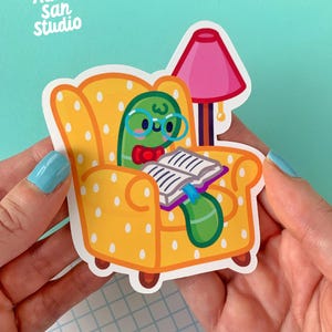 Sticker Cutie boekenwurm - kawaiistijl - schattige boekenwurm - stickercollectie - Alba San Stickers - dagboeksticker