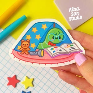 Sticker Cutie Bookworm - Kawaii-stijl - Leuke boekenwurmlezing - Stickercollectie - Alba San Stickers - Plannersticker