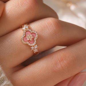 Bloom Flower Ring Gold Red – Luxury Clover Ring, Adjustable Open Ring, Elegant Statement Jewelry, Gift for Her