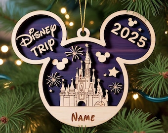 Adorno de madera personalizado de viaje familiar a Disney, adorno familiar Disney 2025, adorno de viaje a Disneyland, decoración para árbol de Navidad