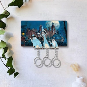 Disney&#39;s Haunted Mansion Keychain Holder, Hitchhiking Ghosts keychain, Disney Keychain Hanger for Wall Hanging, Perfect Home Decor