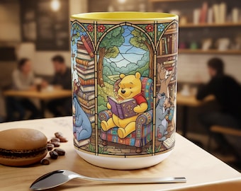 Taza de vitral con temática de libros de Winnie the Pooh, taza de café con escena de biblioteca de Disney Pooh leyendo con amigos, regalo para lectores