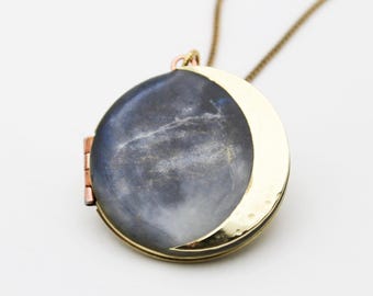Vintage Locket Moon Necklace • Personalized Gift Jewelry • Celestial Lockets • Vintage Locket • Jewelry Gift for her or Him • Custom Locket