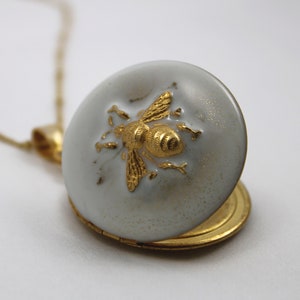 Collar con medallón de abeja y abejorro, con fotografía personalizada, cita, esmalte de latón, joyería personalizada, regalos para ella.