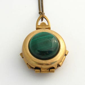 Increíble collar de malaquita con medallón de cuatro vías, álbum familiar, medallones, joyería de luto, 4 fotografías, regalo único, collares personalizados.