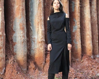 Black Turtleneck Winter Tunic Dress, High Slit Cut-Out Shoulder Long Sleeves Winter Dress