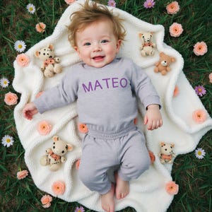 Gepersonaliseerde babysweater en joggingbroek | Outfit van biologisch katoen voor pasgeborenen tot 4 jaar | Aangepast babycadeau voor babyshower of verjaardag