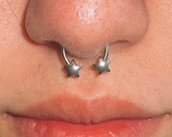 Piercing de nariz con forma de herradura en forma de estrella, joyería facial, barra curva para el tabique nasal con extremos en forma de estrella.