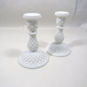 2 Fenton Kerzenständer aus weißem Milchglas 6 &quot;Kerzenhalter
