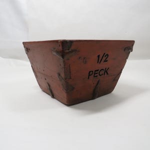 Wood Box Primitive 1/2 Peck Measurement Antique collectible