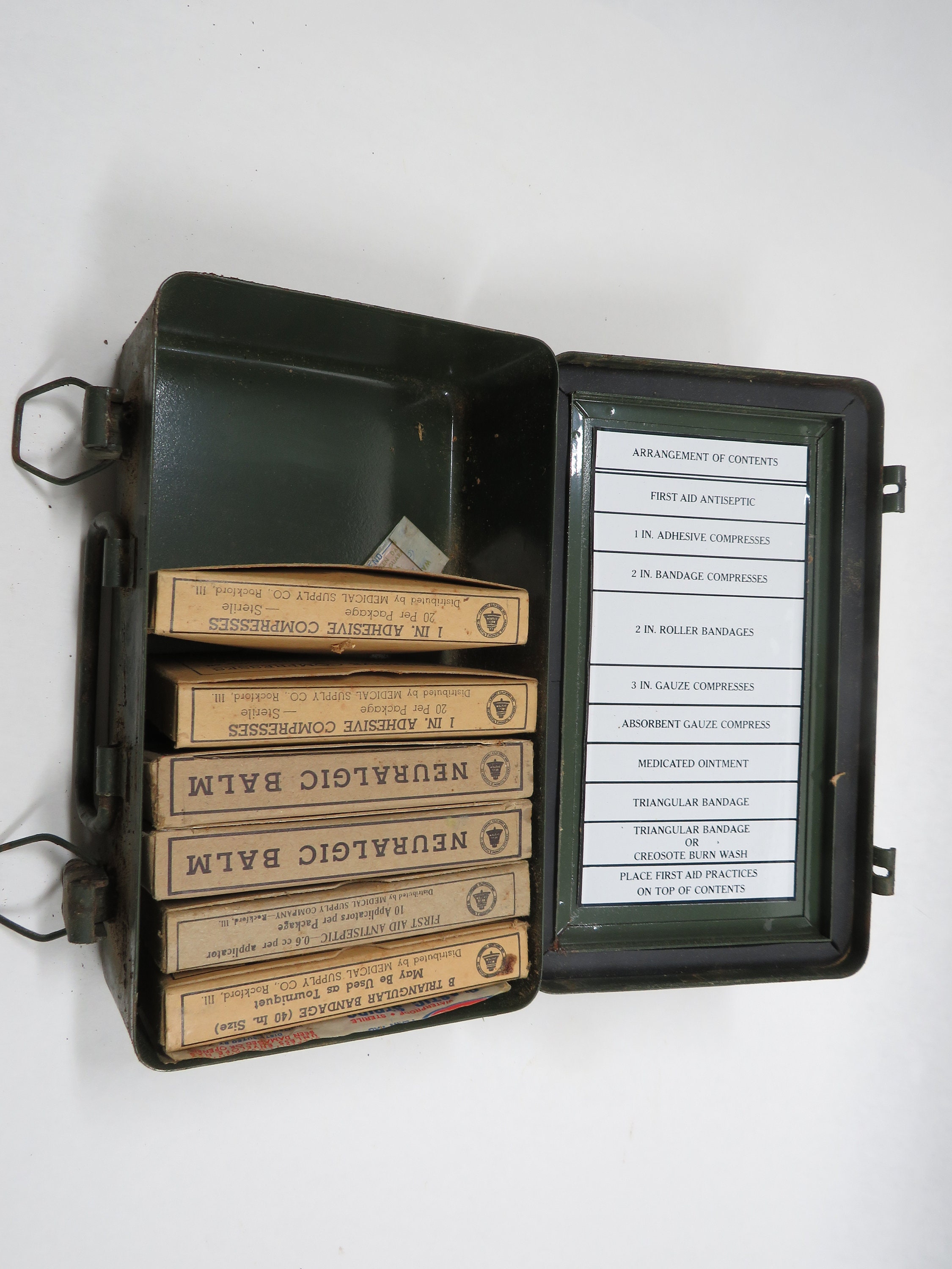 Late-war metal medics first aid box, « Verbandkasten »