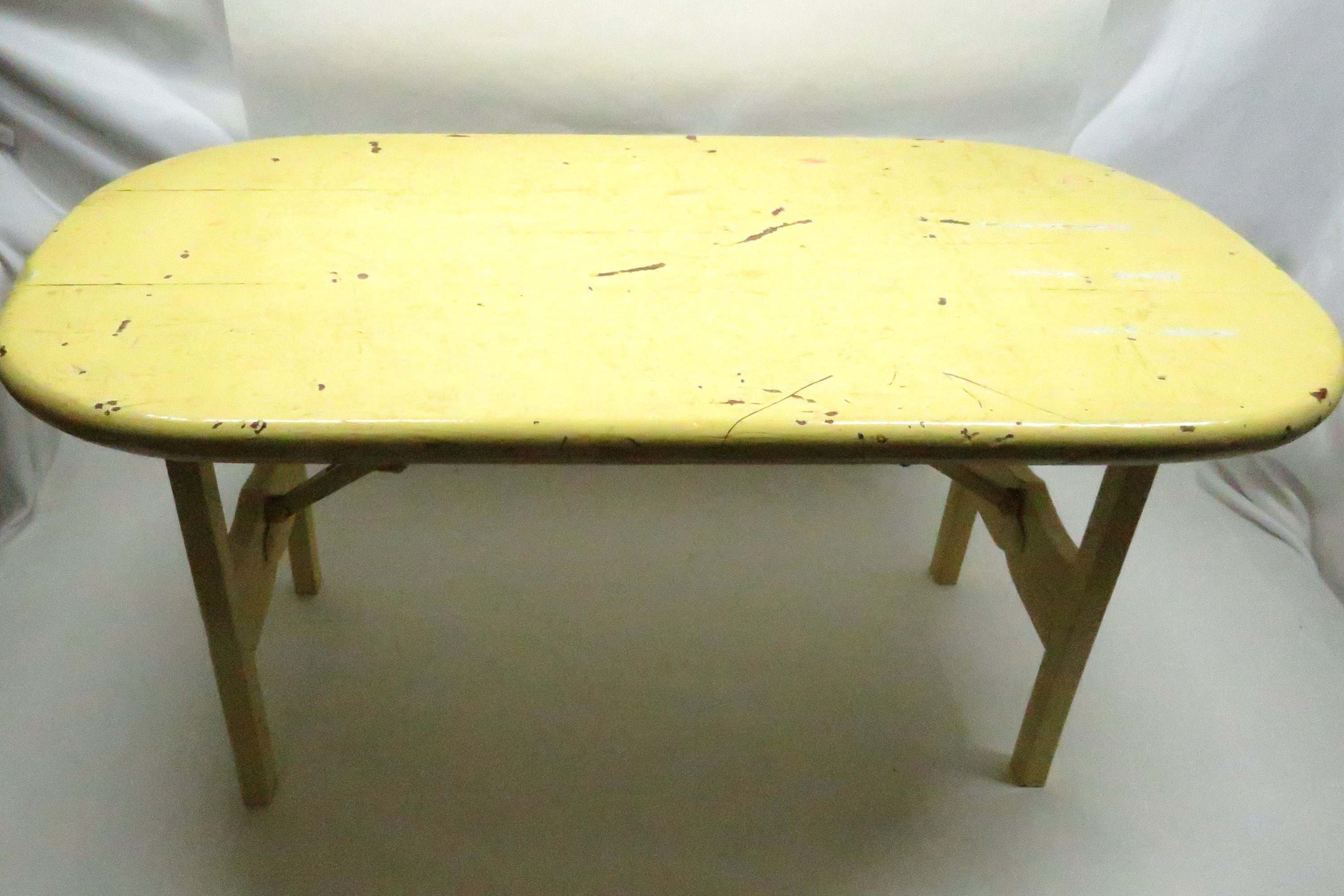 Petite table vintage en bambou - Grenier d'enfance