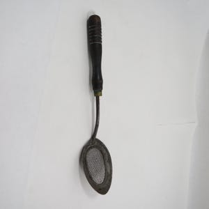 Passoire cuillère manche en bois primitif vintage à collectionner