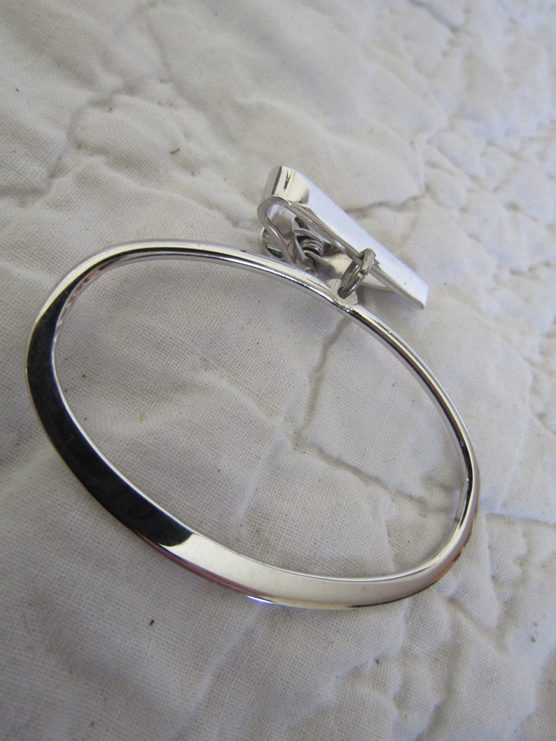 Vintage Tie Clip Silver tone metal with oval tie feed through