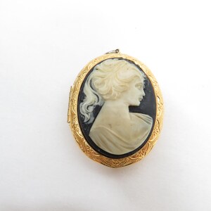 Cameo Locket Pendant Vintage Jewelry collectible accessory