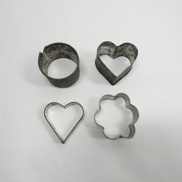 4 Cookie Cutters Vintage collectible kitchen