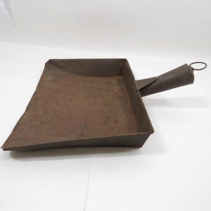Dust Pan Metal Vintage Primitive cleaning tool
