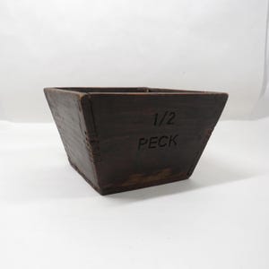 Wood Box Primitive 1/2 Peck Measurement Antique collectible
