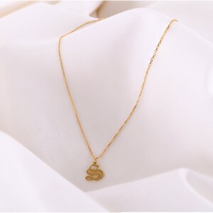 Collar con inicial gótica personalizado, collar con inicial gótica, collar inglés antiguo, regalo para ella, regalo de aniversario