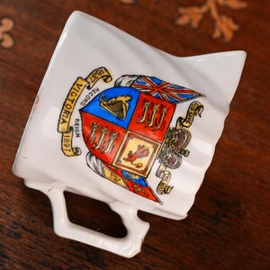 Antique Queen Victoria Record Reign Creamer 1897 – Diamond Jubilee Royal Arms, God Save Her Majesty, Gilt Crested China Jug, England 19th image 7