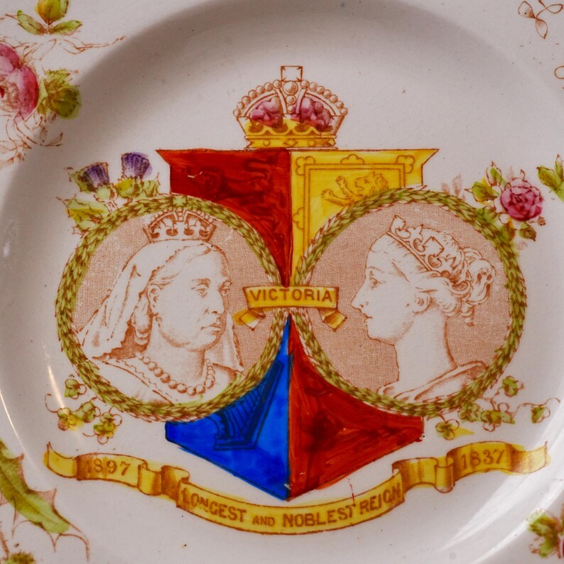 Antik Allertons drottning Victoria diamantjubileumstallrik 1897 – "Längsta och ädlaste regeringstid" Tvillingkameoporträtt, England 1700-talet bild 4
