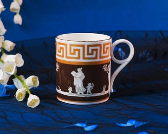 Vintage Wedgwood – Archief klassieke mok Flora Bone China, neoklassieke cameo en Griekse sleutelfries, bruine jaspis-stijl, Engeland 1990s