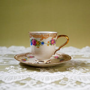 Vintage Hutschenreuther Bavaria Coffee Cup and Saucer Set – Pink Rose Floral & Scroll Motif with Gilded Trim – US Zone Germany 1945–1950s