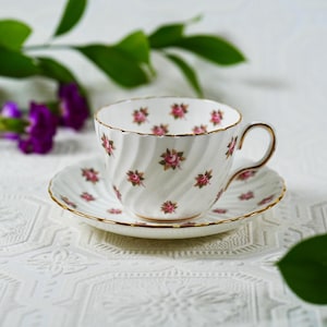 Vintage Aynsley Teacup Saucer Set – Spiral Fluted Bone China, Scattered Pink Rosebuds & Gold Trim, English Floral Tea Cup (1950s Romantic)