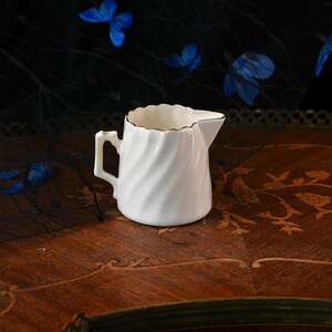 Antique Queen Victoria Record Reign Creamer 1897 – Diamond Jubilee Royal Arms, God Save Her Majesty, Gilt Crested China Jug, England 19th image 6