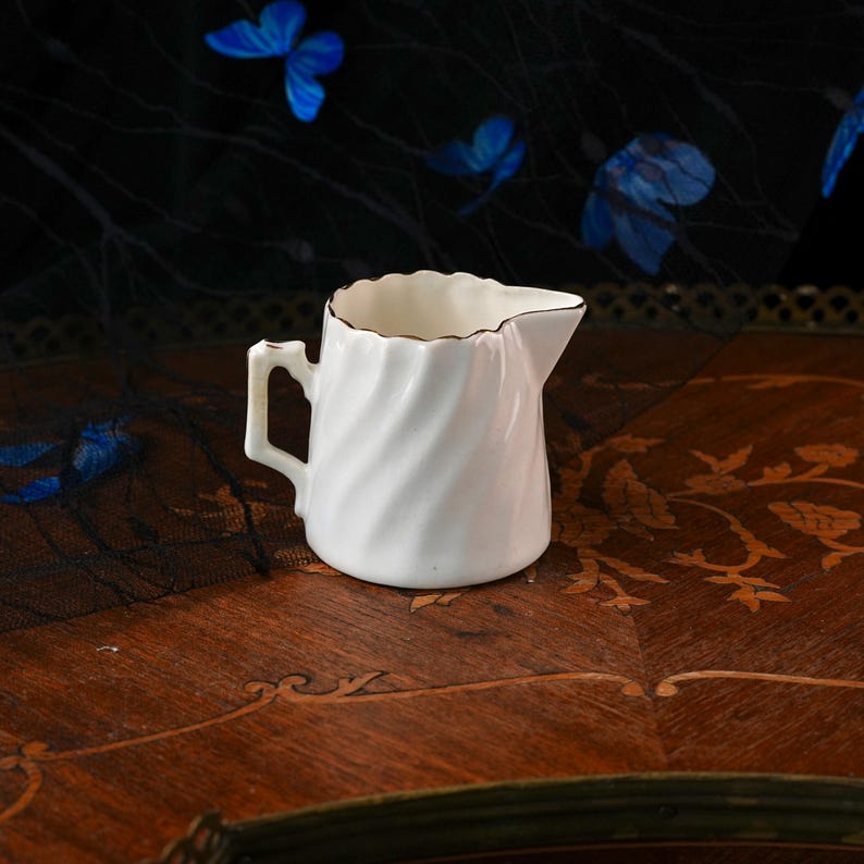 Antique Queen Victoria Record Reign Creamer 1897 – Diamond Jubilee Royal Arms, God Save Her Majesty, Gilt Crested China Jug, England 19th image 6