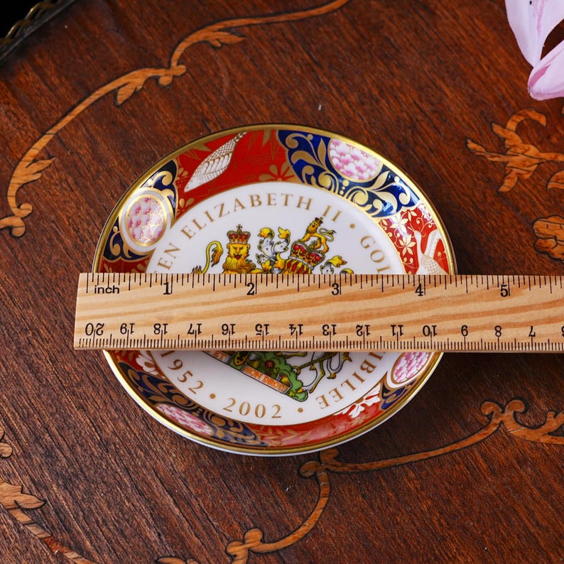 Vintage Royal Worcester Queen Elizabeth II Golden Jubilee Dish – Imari Style Border, Doves & Coat of Arms, Fine Bone China, England 2002 image 5