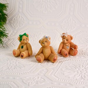Mini osos de peluche vintage de Enesco – Serie mensual exclusiva de Avon, diseño de P. Hillman, decoración coleccionable original (1996-1998)