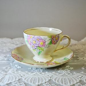 Vintage Foley Teacup and Saucer – Pale Yellow with Hand-Painted Pink and Purple Floral Bouquets, Scalloped Gilt Rim, Bone China (1950s)