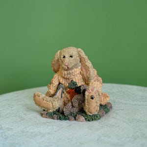Vintage Boyds Bears Figurine – “Daphne Hare & Maisey Ewe” Bunny with Lamb Scene, 1993, Country Cottage Collectible Cute Rabbit Decor