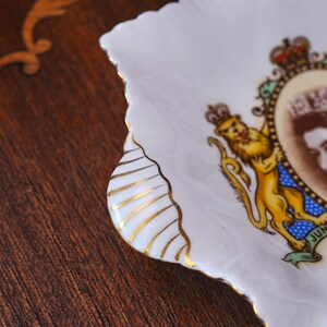 Vintage Shelley Bone China Queen Elizabeth II Coronation Dish – Sepia Portrait, Shell Handles, Lion & Unicorn, Gilt Trim, England 1953 image 5
