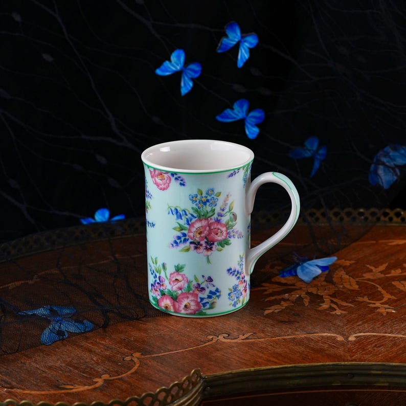 Vintage Royal Albert Anne mok – De Bronte collectie, mintgroene chintz met bloemenprint, roze klaprozen, geribbelde vorm, fijn porselein, Engeland, 2002 afbeelding 1