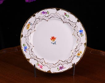 Eines der teuersten Stücke Nymphenburgs weltweit – ein handgemalter und vergoldeter Teller. (ca.21 cm.)