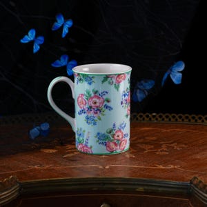 Vintage Royal Albert Anne mok – De Bronte collectie, mintgroene chintz met bloemenprint, roze klaprozen, geribbelde vorm, fijn porselein, Engeland, 2002 afbeelding 2