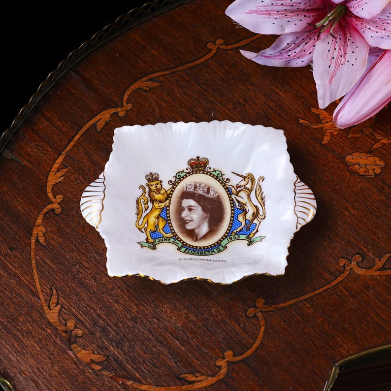 Vintage Shelley Bone China Queen Elizabeth II Coronation Dish – Sepia Portrait, Shell Handles, Lion & Unicorn, Gilt Trim, England 1953 image 1
