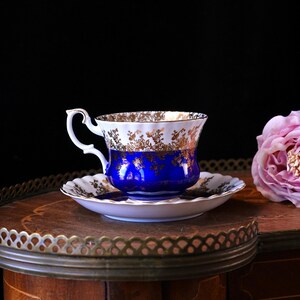 Vintage Royal Albert Cobalt Blue & Gold Teacup Saucer Set – Dense Gold Floral Garland, Scalloped Rim, Pattern 4596, Bone China England 1950s image 2